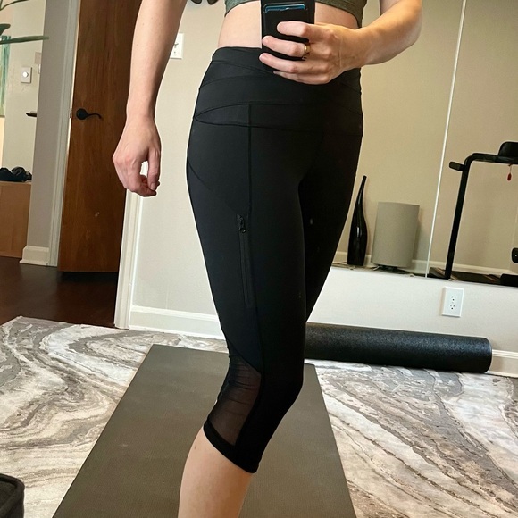 Lululemon Capri Leggings 4 - Picture 6 of 7